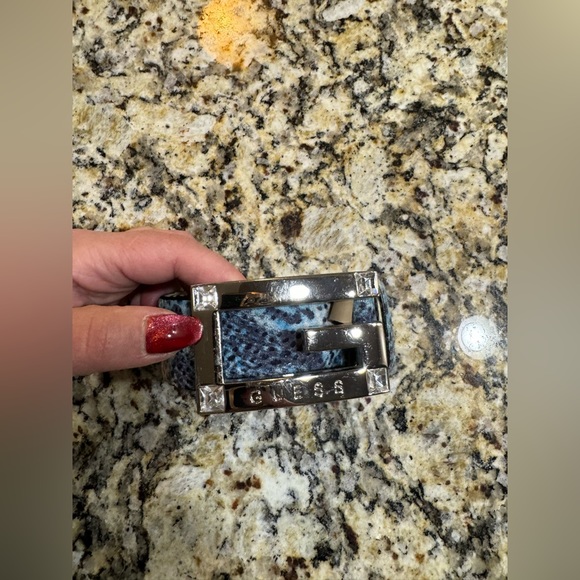 Guess women’s belt - Picture 2 of 8